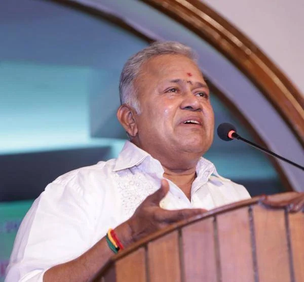 சின்னத்திரை சினிமாவில் பத்தாயிரம் பேருக்கு வாழ்க்கை கொடுத்திருக்கிறது! ராதாரவி
