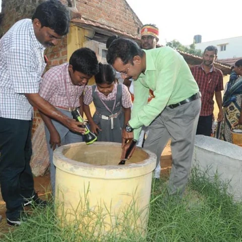 ``இதுதான் டெங்கு பரப்பும் ஏடிஎஸ் கொசு!" - குழந்தைகளுக்கு விழிப்பு உணர்வை ஏற்படுத்திய ஆட்சியர்!