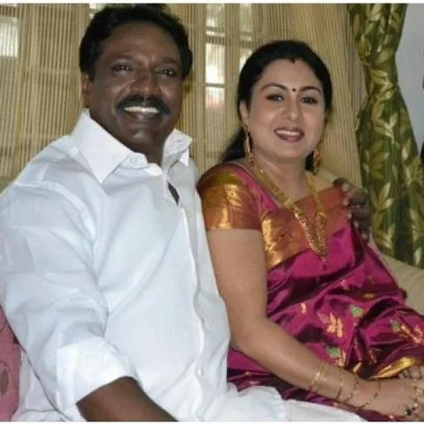 ``தலைவர்கள் கெட்டப்ல தூங்கி விழும் குழந்தைகளை நினைச்சா சிரிப்பா இருக்கு!" - `மலரும் மொட்டும்' அனிதா குப்புசாமி. #25YearsOfSunTV
