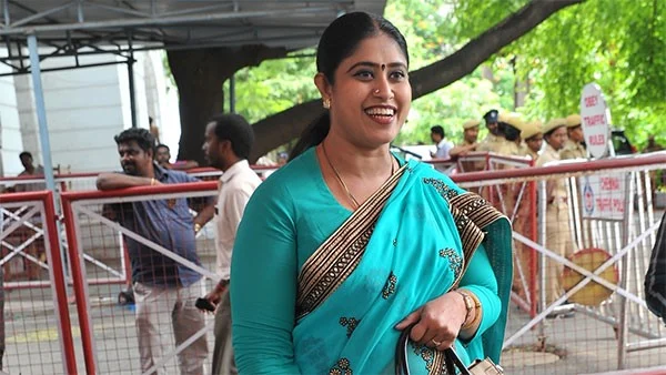 'நீ ஒரு போராளி': விஜயதாரணி எம்எல்ஏவை பாராட்டிய சோனியா!