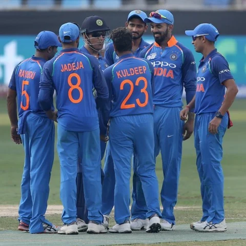 `பந்துவீசுகிறாயா இல்ல பௌலிங் சேஞ்ச் கொண்டுவரவா?’ - குல்தீப்பிடம் ஆவேசப்பட்ட தோனி #INDvAFG