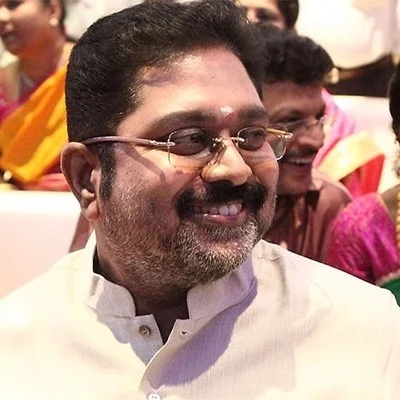 ‘டி.டி.வி தினகரன் ஏன் முன்னிறுத்தப்படுகிறார்?’ - எம்.எல்.ஏக்கள் கூட்டத்தில் கலங்கிய சசிகலா