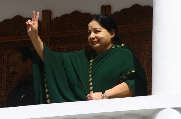 ஜெ., கருணாநிதி, ஸ்டாலின் முன்னிலை..! விஜயகாந்த், திருமாவளவன், அன்புமணி பின்னடைவு