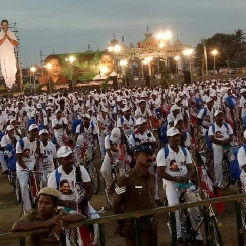 அதிமுக சார்பில் பிரமாண்ட சைக்கிள் பேரணி - முதல்வர் தொடங்கி வைத்தார்!