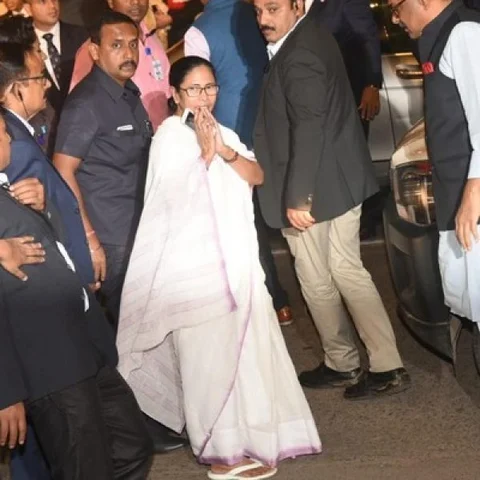 அம்பானி வீட்டுத் திருமணத்தில் தனித்து தெரிந்த மம்தா! - குவியும் பாராட்டுகள்