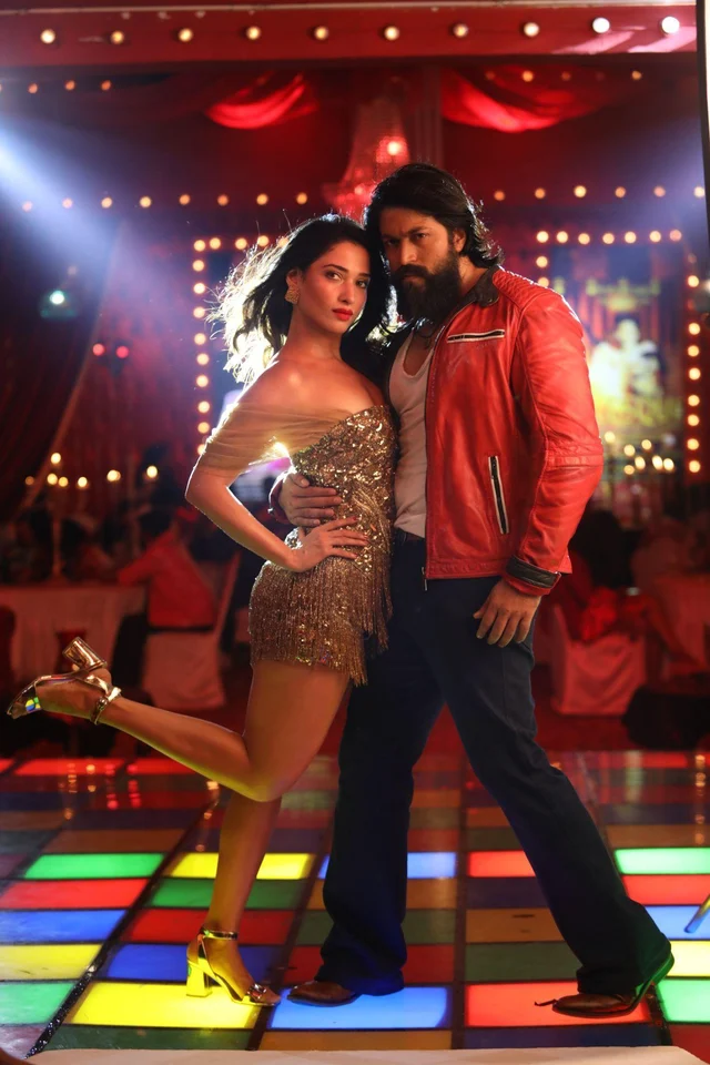 மாஸ்! மாஸ்!! மாஸோ மாஸ்!!! மாஸுக்கெல்லாம் மாஸ்!!!! அப்படியிருக்கிறது #KGF