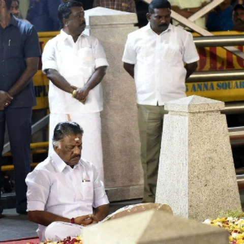 ஆங்ரி சின்னம்மா, தெறி பி.ஜே.பி., தியாகச்செம்மல் ஓ.பன்னீர்செல்வம்! தியான நாள் சிறப்புப் பதிவு #OneYearOfDharmayutham