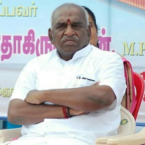 `கருப்பாக இருக்கும் காங்கிரஸ் கருப்புக்கொடி காட்டினால் வித்தியாசமே தெரியாது' - பொன்னார் கிண்டல்!