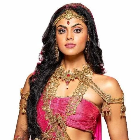 " 'பாகுபலி' தேவசேனாவை விட 'ஆரம்ப்' தேவசேனாதான் ஸ்பெஷல்!" கார்த்திகா