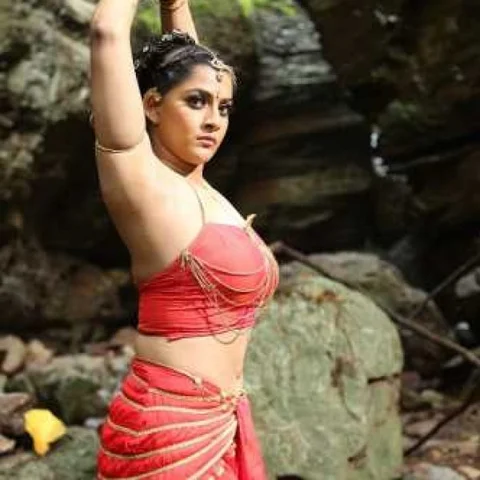 `ஒரே ஜீவன் ஒன்றே உள்ளம்' - வெளியானது ரீமேக் பாடலின் லிரிக்கல் வீடியோ! #நீயா2