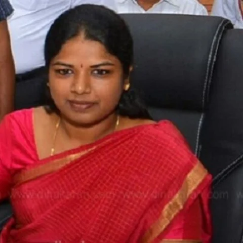 பணியில் மெத்தனம்: வி.ஏ.ஓ-க்களுக்கு வாட்ஸ் அப் மூலம் எச்சரிக்கை விடுத்த ஆட்சியர்!