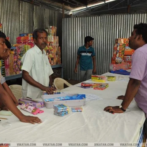 உச்ச நீதிமன்ற கட்டுப்பாட்டால் திருவள்ளூரில் களையிழந்த தீபாவளி!