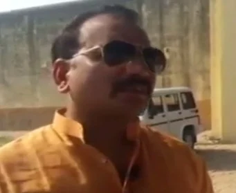 சிறையில் அடைத்த கழுதைகளை மீட்டேனா? நழுவி ஓடிய பாஜக நிர்வாகி
