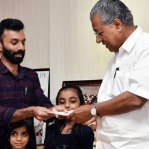 லாட்டரியில் விழுந்த ஒரு லட்ச ரூபாய்! கேரள நிவாரணத்துக்கு வழங்கிய ஹம்சாவுக்குக் குவியும் பாராட்டுகள்