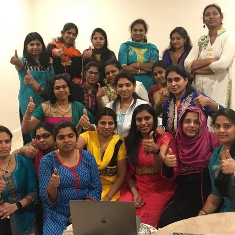 `அழைப்பிதழ் அச்சடிப்பு; 8-ம் தேதி அமெரிக்காவில் மொய் விருந்து!' - தமிழர்களுக்காக நிதி திரட்டும் பெண்கள்