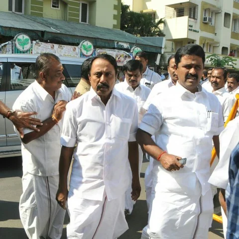 `மரம் வளர்த்தால் 12 மதிப்பெண் தருவோம்!' - மாணவர்களுக்கு இன்பஅதிர்ச்சி கொடுத்த செங்கோட்டையன்