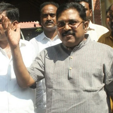 'அரசியல் வேண்டாம்; வியாபாரத்தைப் பாருங்கள்!' - சசிகலா குடும்பத்து வேர் வரை பாய்ந்த டெல்லி #VikatanExclusive