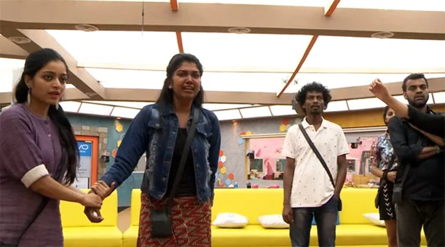 பிக்பாஸுக்கு பல்போ பல்பு... பழக்கத்த மாத்திக்கலாமே பாலாஜி... #BiggBossTamil2