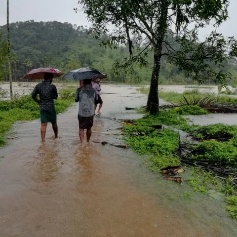 வெள்ளத்தால் கேரள சுற்றுலாத்துறைக்கு 2 ஆயிரம் கோடி ரூபாய் இழப்பு.!