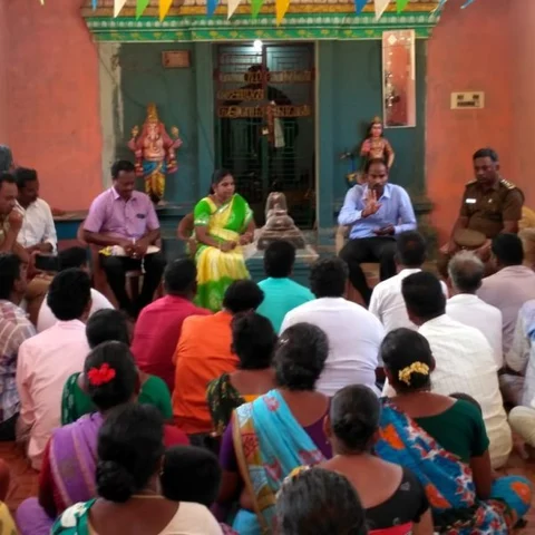 `7 மாதத்தில் சாலை வசதி!' - அதிகாரிகள் சமரசத்தால் மனம்மாறிய கிராம மக்கள்