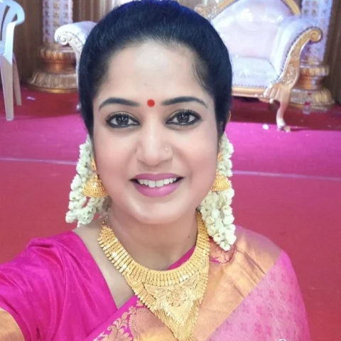 ``பாடகியாகவும் நடிகையாகவும் பிஸியா ஓடிட்டிருக்கேன்!" - `மாயா' அனிதா