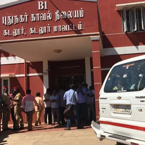 இரண்டு மாநில போலீஸை தெறிக்கவிட்ட கொலையாளிகள்! - அதிர்ந்த புதுச்சேரி - கடலூர் சாலை