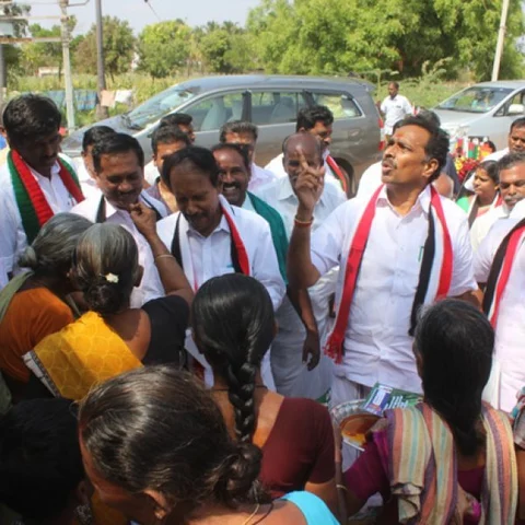 ``இதையெல்லாம் கட்டுனது அண்ணன்தான்!’’ - தனி ரூட்டில் பிரசாரம் செய்த அமைச்சர் எம்.ஆர்.விஜயபாஸ்கர்