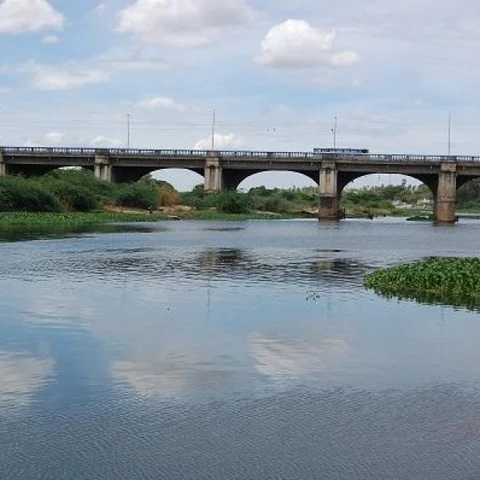 ஸ்ரீவைகுண்டம் அணையிலிருந்து தொழிற்சாலைகள் தண்ணீர் எடுக்கத் தடை! - உச்ச நீதிமன்றம் உத்தரவு
