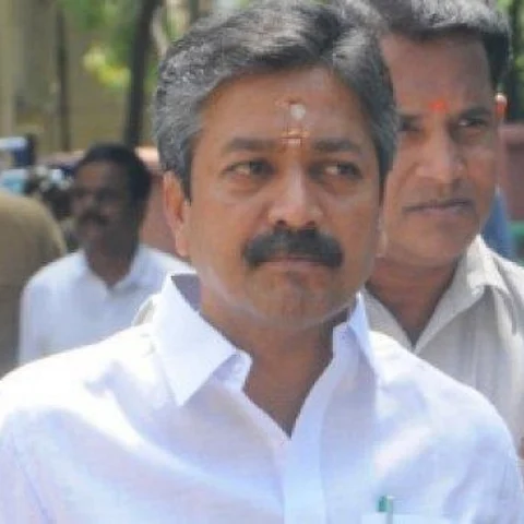 ``அவர் நேர்மையானவரா?’’ - பொன்.மாணிக்கவேலுக்கு எதிராகச் சீறும் அமைச்சர் சி.வி.சண்முகம்
