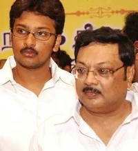அழகிரி மகனுக்கு எதிராக வாக்குமூலம் கொடு: மிரட்டும் போலீஸுக்கு எதிராக வழக்கு