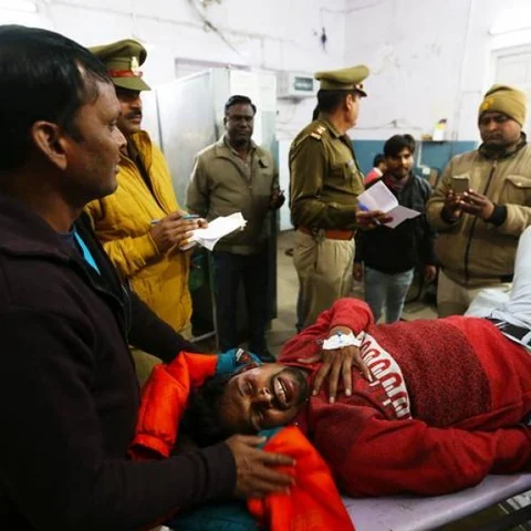 4 நாளில் பறிபோன 99 உயிர்கள்; உத்தரப்பிரதேசத்தைக் கலங்கடிக்கும் நாட்டுச் சாராயம்