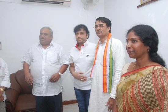 நாடு ஒற்றுமையாக இருக்க காங்கிரஸ் மீண்டும் ஆட்சிக்கு வரவேண்டும்: கார்த்திக்