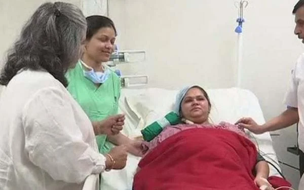 `தாயின் கருப்பையில் மகளைப் பெற்றெடுத்த பெண்!’ - சாத்தியப்படுத்திய இந்திய மருத்துவர்கள்