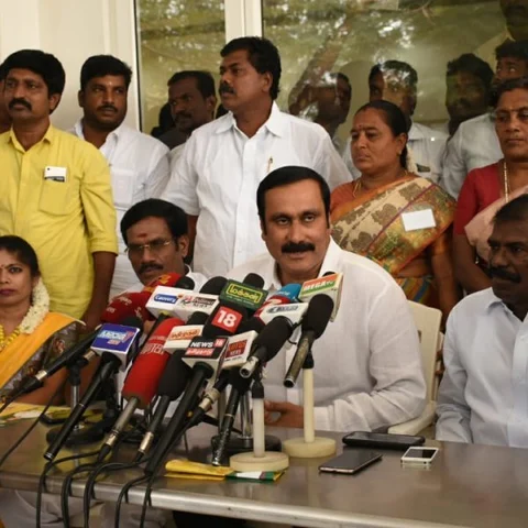 ``டாஸ்மாக்கில் காட்டிய அக்கறை ஸ்டெர்லைட்டில் காட்டவில்லை" - தமிழக அரசை விளாசும் அன்புமணி!