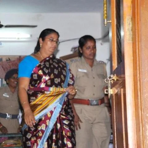 குரல் மாதிரி பரிசோதனைக்காக சென்னையில் நிர்மலா தேவி! புழல் சிறையில் அடைப்பு