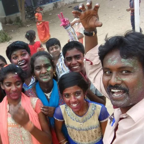 பள்ளி இறுதிநாளில் அரசுப் பள்ளியின் நெகிழ்ச்சி தருணங்கள்!