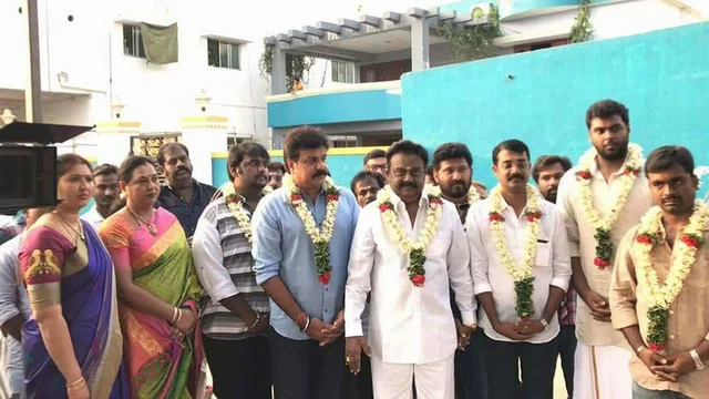 மகன் சண்முகப்பாண்டியனின் ‘மதுர வீரன்’ படப்பிடிப்பைத் தொடங்கிவைத்தார் விஜயகாந்த்!