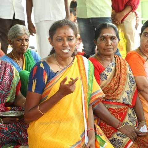 `பதில் சொல்லுங்கள் தம்பிதுரை!' - காங்கிரஸ் வேட்பாளர் ஜோதிமணியின் ஹேஷ்டேக் பிரசாரம்