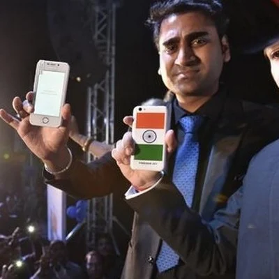 உலகிலேயே மலிவு விலையில் ஸ்மார்ட் போன் வழங்கிய மளிகைக் கடைக்காரர் மகன்!