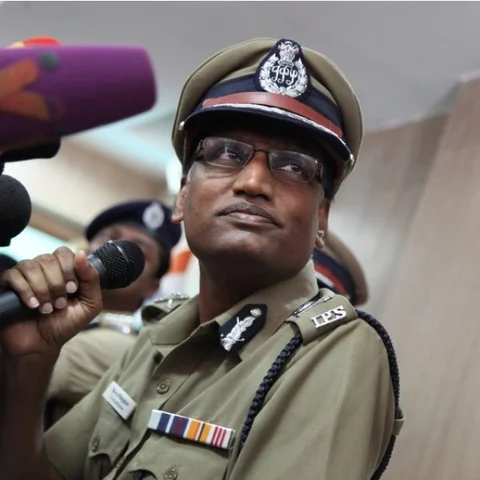 ராமமோகன ராவைத் தொடர்ந்து டி.ஜி.பி டி.கே.ஆர்! - எடப்பாடி பழனிசாமியைக் குறிவைக்கும் சி.பி.ஐ.