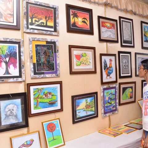 இளம் ஓவியர்களை உற்சாகப்படுத்த கலைநகரத்தில் நடந்த கண்காட்சி!