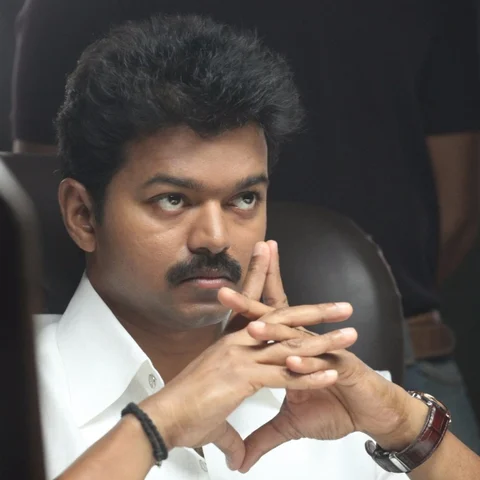 இதனால்தான் விஜய் இன்றைக்கும் ‘இளைய’ தளபதி!
