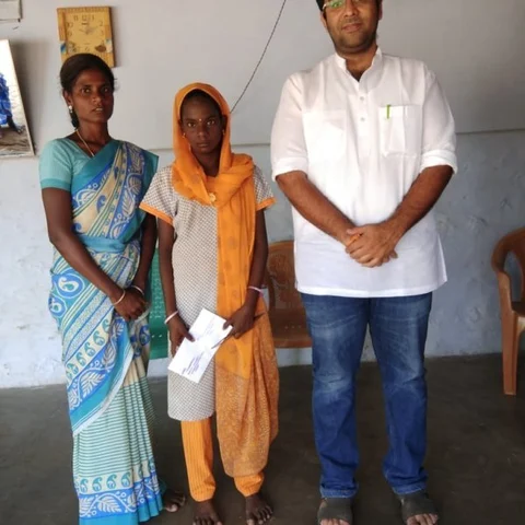 `எங்க நெஞ்சமெல்லாம் நிறைஞ்சு கிடக்கு!' - கரூர் சிறுமி அட்சயாவுக்கு சீர் செய்த மோகன் குமாரமங்கலம்