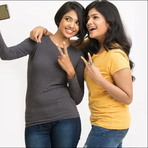 சுய உதவிக்குழு பெண்களுக்கு ஸ்மார்ட் போன்! - ஆந்திர அரசு அடுத்த அதிரடி