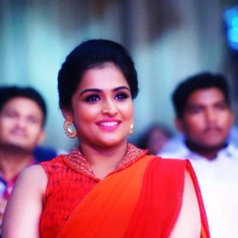 `நடிகர் திலீப்பை சேர்த்ததற்கு எதிர்ப்பு! கேரள நடிகர் சங்கத்திலிருந்து விலகிய நடிகைகள்