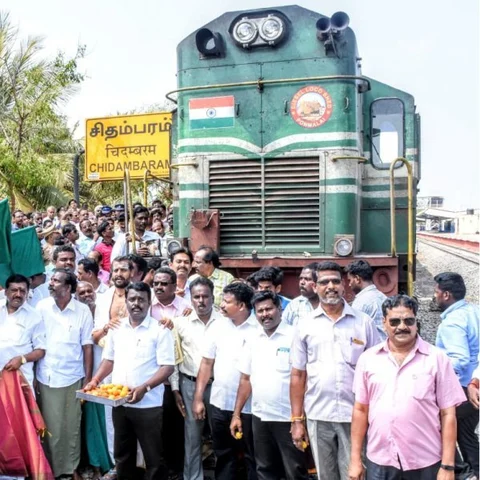 `சிதம்பரம் மக்களின் நீண்ட நாள் கோரிக்கை நிறைவேறியது!' - புவனேஸ்வர் எக்ஸ்பிரஸூக்கு உற்சாக வரவேற்பு