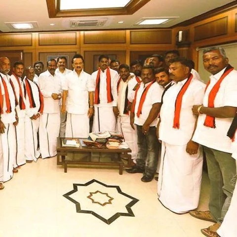 `சிறப்பான எதிர்காலம் இருக்கு; நல்லா பண்ணுங்க!’- அ.தி.மு.க நிர்வாகியை குஷிப்படுத்திய ஸ்டாலின்