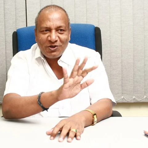 ‘நள்ளிரவில் கடத்தப்படும் தாதுமணல்!’ - வைகுண்டராஜனைச் சுற்றும் அடுத்த வில்லங்கம்