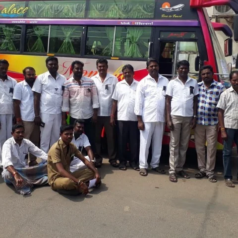 `காவல்துறையினர் மனம் புண்படும்படி பேசுகிறார்கள்!’ - கால் டாக்ஸி ஓட்டுநர்கள் வேதனை