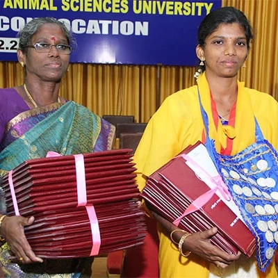 32 பதக்கங்களை அள்ளிய மாணவி; இளநிலை கால்நடை அறிவியல் படிப்பில் அபாரம்!